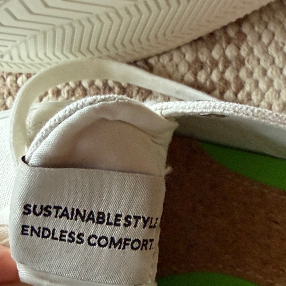 Women’s 7.5 Cariuma White Sneakers, NWT - Picture 10 of 16